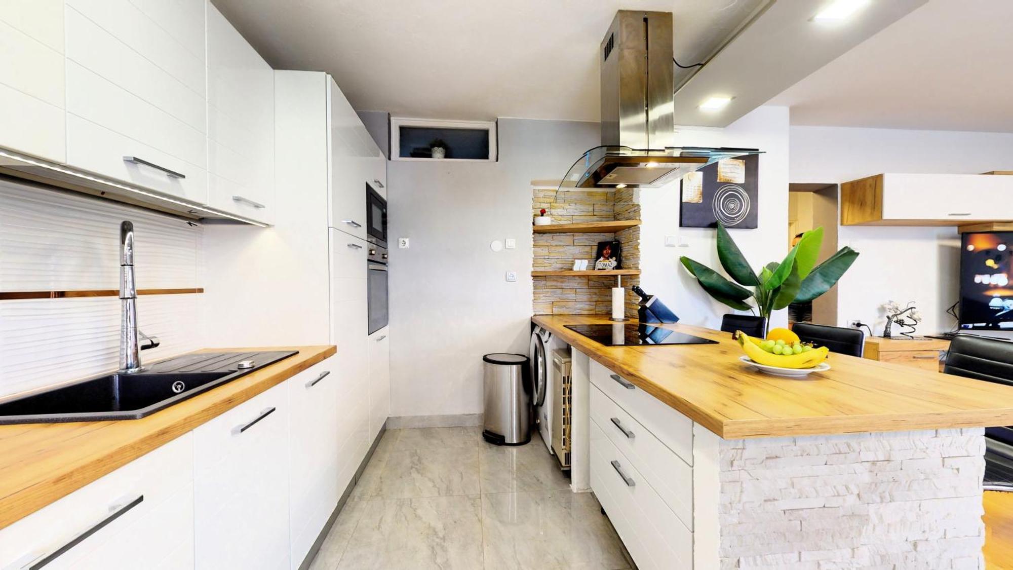 Modern Deluxe Sara Ii With 2 Bedrooms- Split