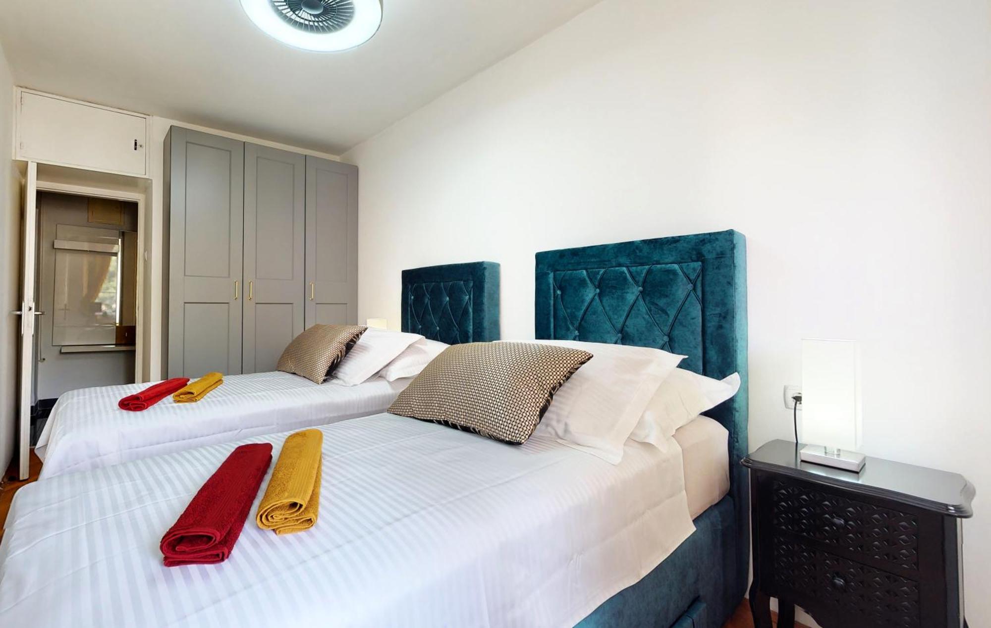 Modern Deluxe Sara Ii With 2 Bedrooms- Apartman